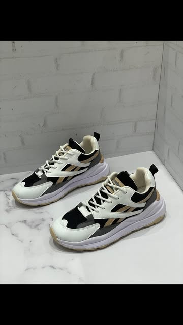 کتونی اسپرت زنانه reebok زیبا و با دوام